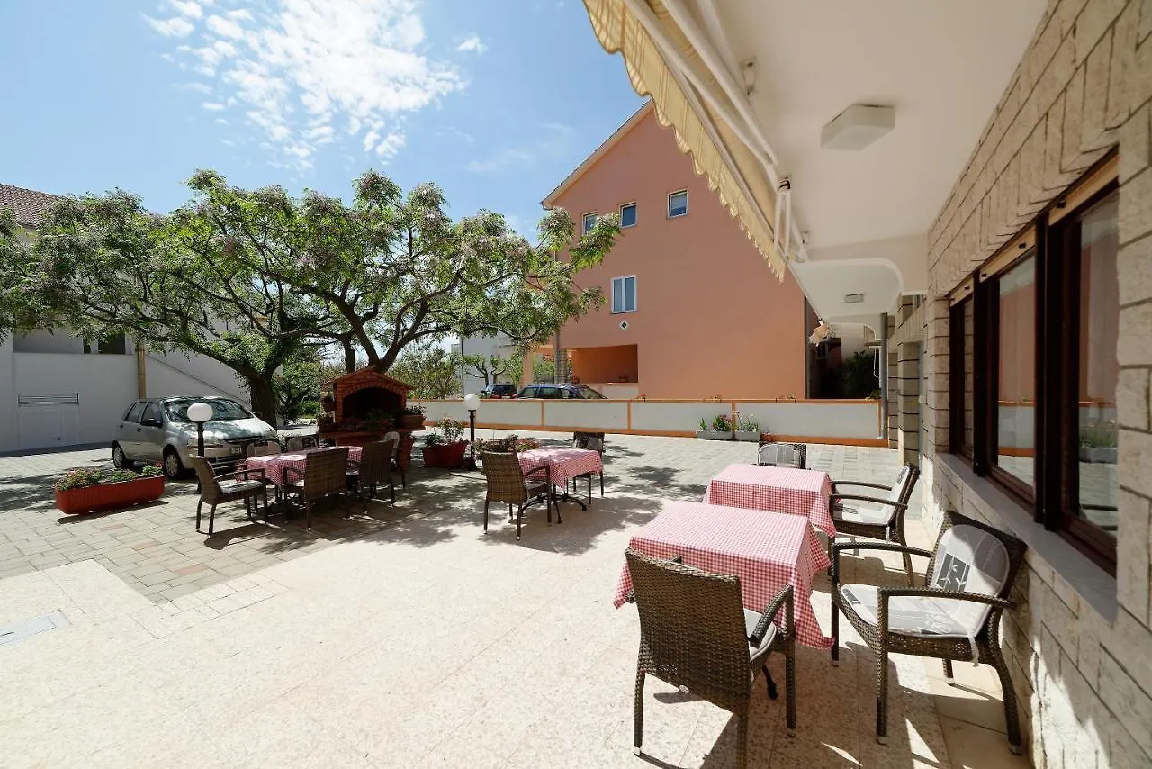 Apartments With A Parking Space Palit, Rab - 4970  Palit