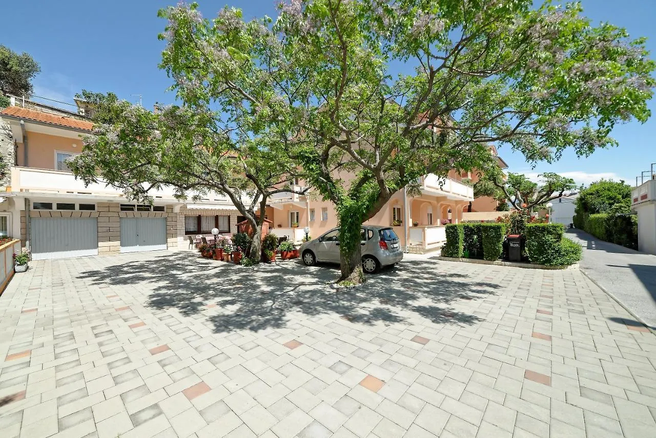 Apartments With A Parking Space Palit, Rab - 4970 Palit