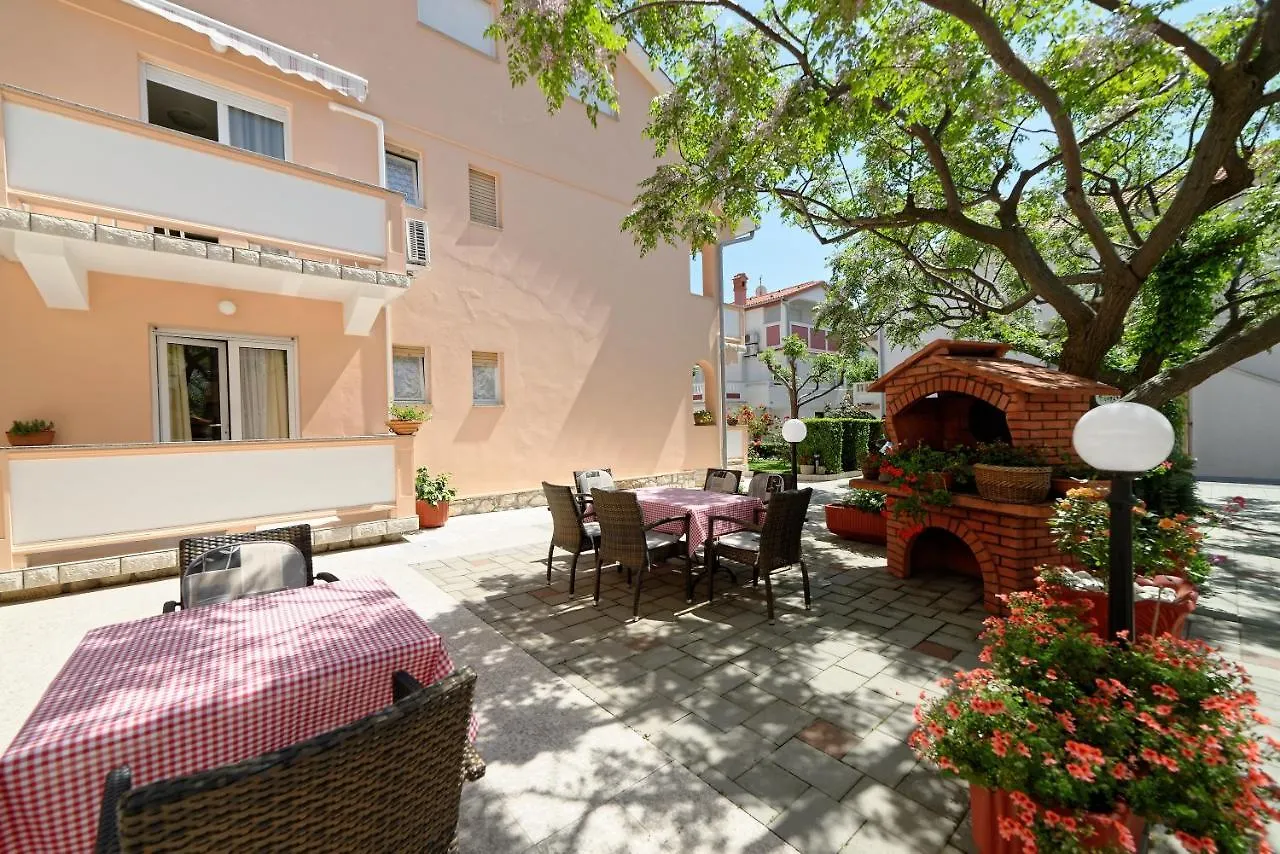 Apartments With A Parking Space Palit, Rab - 4970