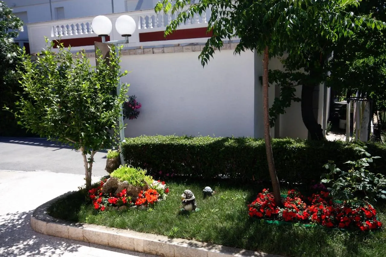 Apartments With A Parking Space Palit, Rab - 4970
