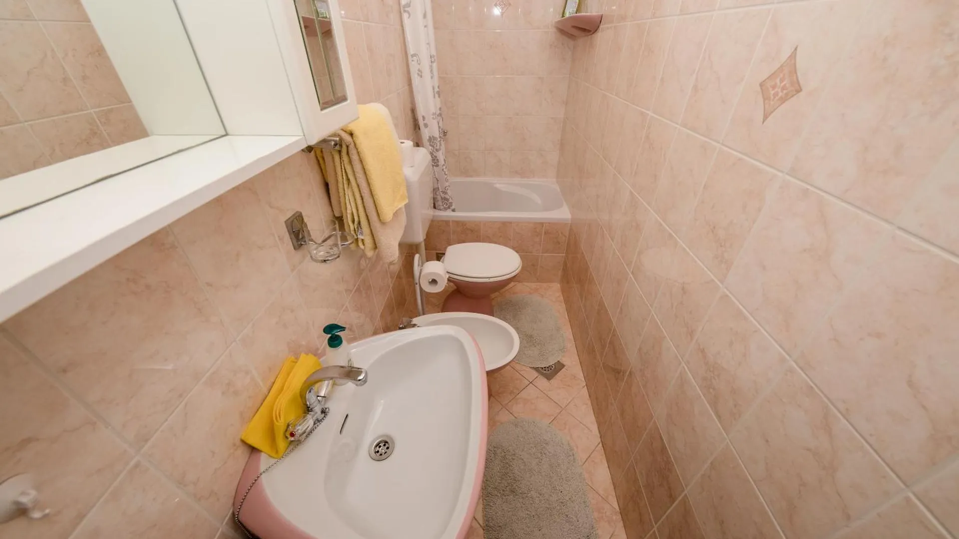 Apartments With A Parking Space Palit, Rab - 4970