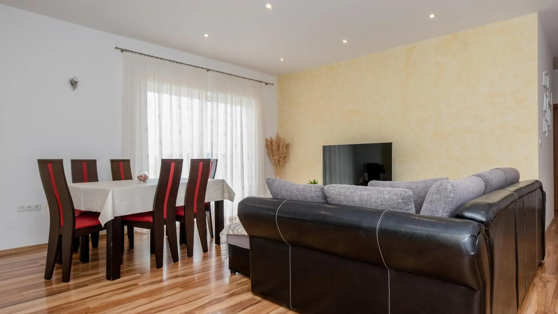 Apartments With A Parking Space Palit, Rab - 4970 0*, Palit קרואטיה