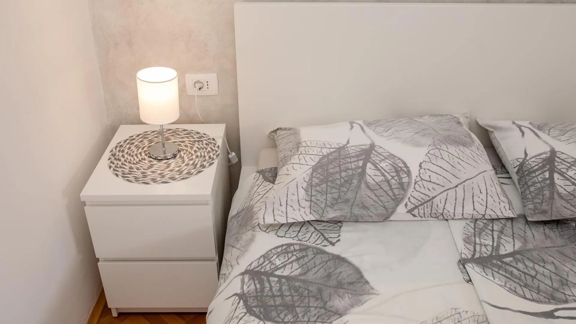 Apartments With A Parking Space Palit, Rab - 4970 0*, Palit Hırvatistan