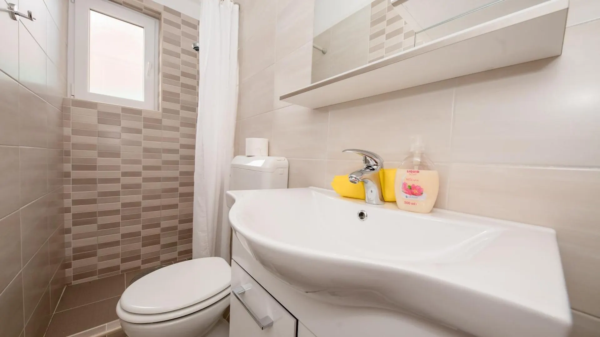Apartments With A Parking Space Palit, Rab - 4970  Palit
