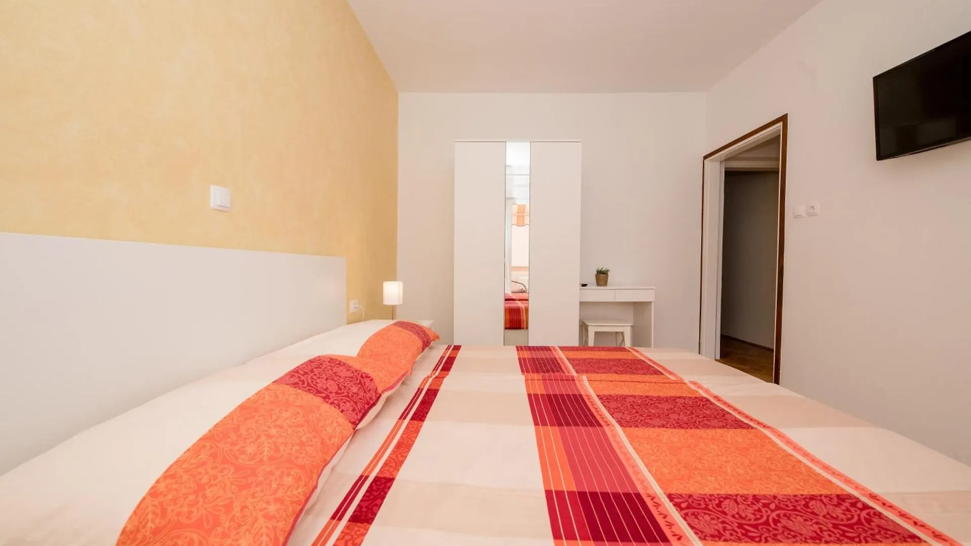 Apartments With A Parking Space Palit, Rab - 4970 Hırvatistan